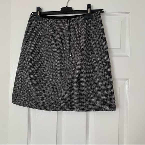 Banana republic mini skirt - size 2 - Picture 2 of 3